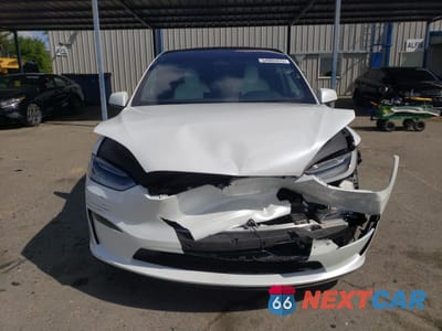 Piąte zdjęcie samochodu w środku: 2023 TESLA MODEL X VIN:7SAXCBE55PF382241 - miniatura