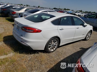 Trzecie zdjęcie samochodu z tyłu: 2019 FORD FUSION SE VIN:3FA6P0LU7KR124862 - miniatura