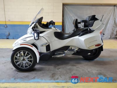 Trzecie zdjęcie samochodu z tyłu: 2014 CAN-AM SPYDER ROADSTER RT VIN:2BXNBDD12EV008700 - miniatura