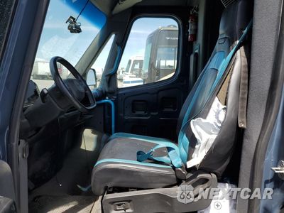 Zdjęcie 10 z 13 samochodu: 2022 RIVIAN EDV 700 VIN:7FCEHDB76NN003778 - miniatura