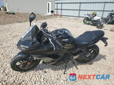 Trzecie zdjęcie samochodu z tyłu: 2019 KAWASAKI EX650 F VIN:JKAEXEK19KDA32832 - miniatura