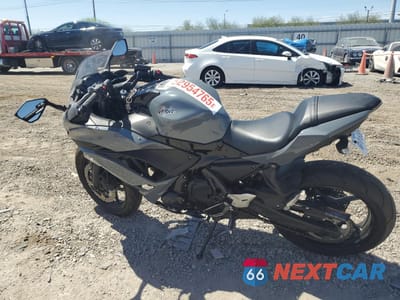 Trzecie zdjęcie samochodu z tyłu: 2018 KAWASAKI EX650 F VIN:JKAEXEK18JDA13414 - miniatura