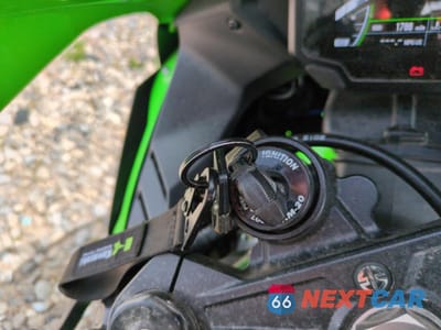 Zdjęcie 8 z 10 samochodu: 2023 KAWASAKI ZX1002 M VIN:JKBZXVM1XPA004490 - miniatura