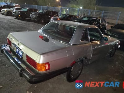 Trzecie zdjęcie samochodu z tyłu: 1986 MERCEDES-BENZ 560 SL VIN:WDBBA48D9GA043615 - miniatura