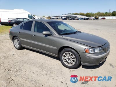 Czwarte zdjęcie samochodu z boku: 2004 VOLVO S60 VIN:YV1RS64A942359553 - miniatura