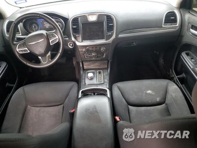 Zdjęcie 8 z 12 samochodu: 2018 CHRYSLER 300 TOURING VIN:2C3CCAAG0JH249972 - miniatura