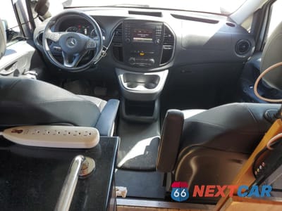 Zdjęcie 8 z 15 samochodu: 2017 MERCEDES-BENZ METRIS VIN:WD3PG2EA3H3270612 - miniatura