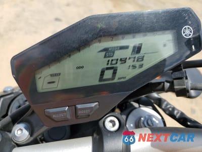 Zdjęcie 7 z 9 samochodu: 2016 YAMAHA FZ09 C VIN:JYARN33Y3GA002434 - miniatura