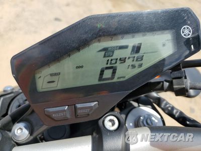 Zdjęcie 7 z 9 samochodu: 2016 YAMAHA FZ09 C VIN:JYARN33Y3GA002434 - miniatura