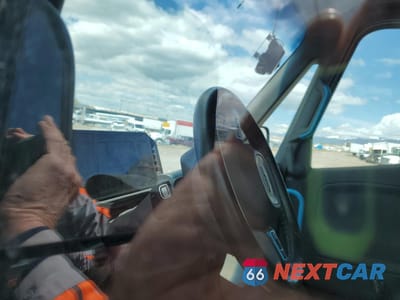 Zdjęcie 9 z 14 samochodu: 2023 RIVIAN EDV 700 VIN:7FCEHEB70PN008225 - miniatura