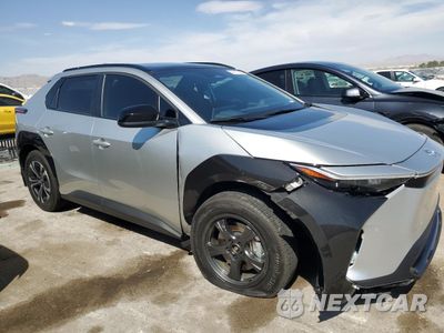 Czwarte zdjęcie samochodu z boku: 2024 TOYOTA BZ4X XLE VIN:JTMABACASRA056625 - miniatura