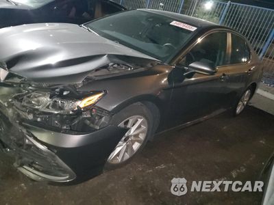 2021 TOYOTA CAMRY LE 4T1C11AKKMU519521 - główne zdjęcie licytacji z USA - miniatura