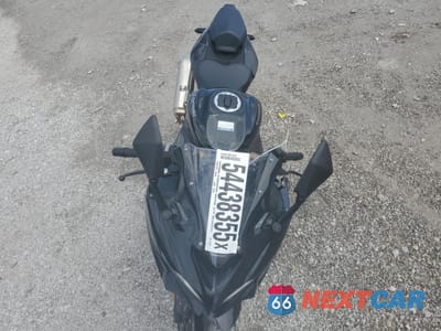 Piąte zdjęcie samochodu w środku: 2024 KAWASAKI ZX400 P VIN:ML5ZXCP15RDA25790 - miniatura