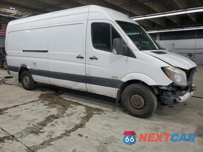 Czwarte zdjęcie samochodu z boku: 2014 MERCEDES-BENZ SPRINTER 2500 VIN:WD3PE8DC4E5942348 - miniatura