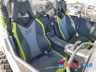 Piąte zdjęcie samochodu w środku: 2015 CAN-AM MAVERICK 1000R TURBO X DS VIN:3JBPDAR21FJ001116 - miniatura
