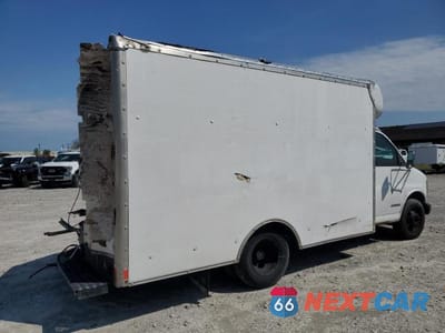 Trzecie zdjęcie samochodu z tyłu: 2002 CHEVROLET EXPRESS G3500 VIN:1GBJG31R121143278 - miniatura