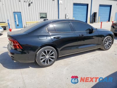 Trzecie zdjęcie samochodu z tyłu: 2021 VOLVO S60 T5 MOMENTUM VIN:7JR102FK4MG080720 - miniatura