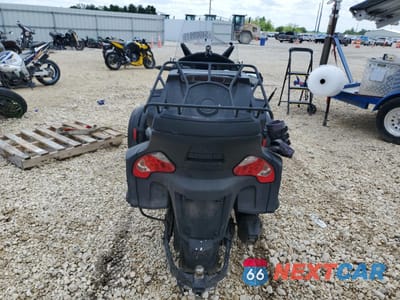 Czwarte zdjęcie samochodu z boku: 2018 CAN-AM SPYDER ROADSTER RT VIN:2BXNBDD28JV002600 - miniatura