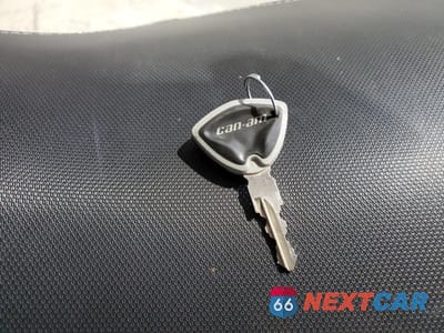 Zdjęcie 8 z 9 samochodu: 2013 CAN-AM SPYDER ROADSTER RS VIN:2BXNAAC13DV000221 - miniatura