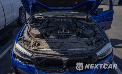 Zdjęcie 7 z 10 samochodu: 2019 BMW M5 VIN:WBSJF0C54KB448350 - miniatura