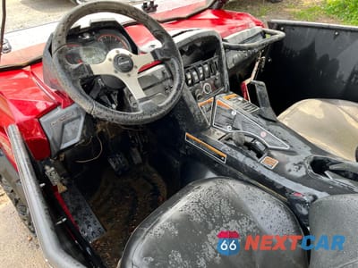Piąte zdjęcie samochodu w środku: 2018 CAN-AM COMMANDER 800R XT VIN:3JBKKAN25JJ000078 - miniatura