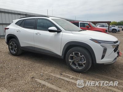 Czwarte zdjęcie samochodu z boku: 2025 CHEVROLET TRAX 1LT VIN:KL77LHEP0SC193100 - miniatura