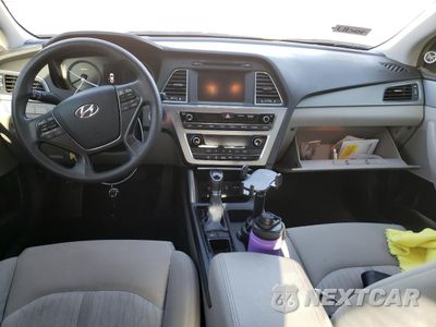 Zdjęcie 8 z 12 samochodu: 2017 HYUNDAI SONATA HYBRID VIN:KMHE24L17HA056126 - miniatura
