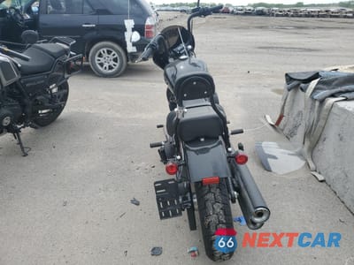 Czwarte zdjęcie samochodu z boku: 2019 HARLEY-DAVIDSON FXBB VIN:1HD1YJJ23KB039562 - miniatura