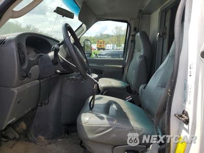 Zdjęcie 7 z 13 samochodu: 2005 FORD ECONOLINE E350 SUPER DUTY CUTAWAY VAN VIN:1FDWE35PX5HA04564 - miniatura