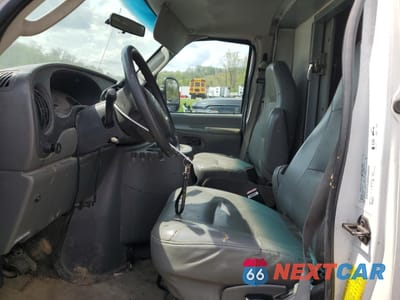 Zdjęcie 7 z 13 samochodu: 2005 FORD ECONOLINE E350 SUPER DUTY CUTAWAY VAN VIN:1FDWE35PX5HA04564 - miniatura