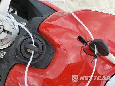 Zdjęcie 8 z 10 samochodu: 2021 DUCATI PANIGALE V2 VIN:ZDMHAATW6MB003831 - miniatura