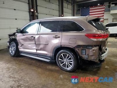 Drugie zdjęcie samochodu z przodu: 2019 TOYOTA HIGHLANDER XLE VIN:5TDJZRFH5KS921187 - miniatura