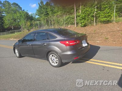 Trzecie zdjęcie samochodu z tyłu: 2015 FORD FOCUS SE VIN:1FADP3F26FL345599 - miniatura