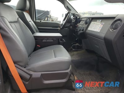 Piąte zdjęcie samochodu w środku: 2015 FORD F450 SUPER DUTY BUCKET TRUCK VIN:1FDUF4GY0FEC92999 - miniatura