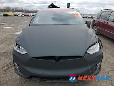 Piąte zdjęcie samochodu w środku: 2018 TESLA MODEL X VIN:5YJXCBE29JF132639 - miniatura