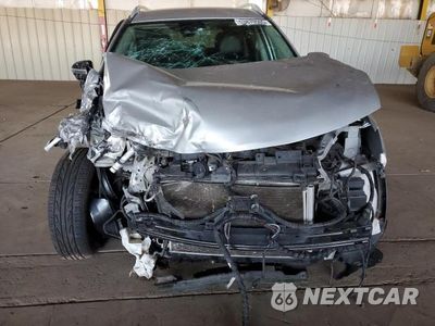 Piąte zdjęcie samochodu w środku: 2018 NISSAN ROGUE S VIN:5N1AT2MT1JC778296 - miniatura