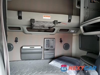 Zdjęcie 6 z 10 samochodu: 2022 VOLVO VN VNL VIN:4V4NC9EJ6NN603570 - miniatura