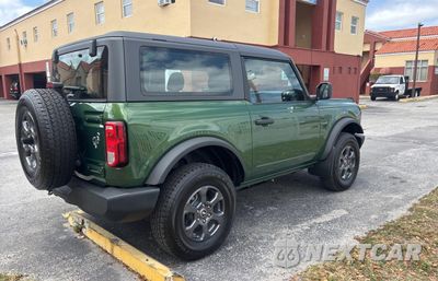 Czwarte zdjęcie samochodu z boku: 2023 FORD BRONCO BASE VIN:1FMDE5AH2PLA82144 - miniatura