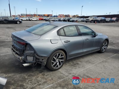 Trzecie zdjęcie samochodu z tyłu: 2019 VOLVO S60 T6 MOMENTUM VIN:7JRA22TK9KG010660 - miniatura