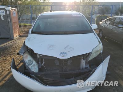 Piąte zdjęcie samochodu w środku: 2011 TOYOTA SIENNA LE VIN:5TDKK3DC8BS117043 - miniatura