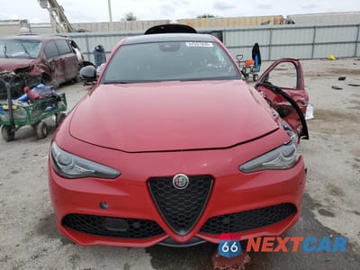 Piąte zdjęcie samochodu w środku: 2023 ALFA ROMEO GIULIA TI VIN:ZARFANBNXP7668103 - miniatura