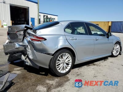 Trzecie zdjęcie samochodu z tyłu: 2018 TOYOTA CAMRY XLE VIN:4T1B11HKXJU061749 - miniatura