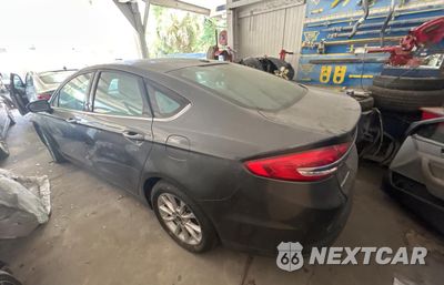Trzecie zdjęcie samochodu z tyłu: 2017 FORD FUSION SE VIN:3FA6P0H79HR117620 - miniatura