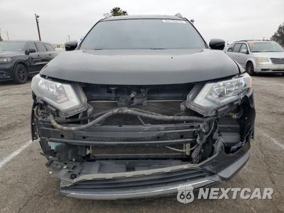 Piąte zdjęcie samochodu w środku: 2017 NISSAN ROGUE S VIN:KNMAT2MT3HP551375 - miniatura
