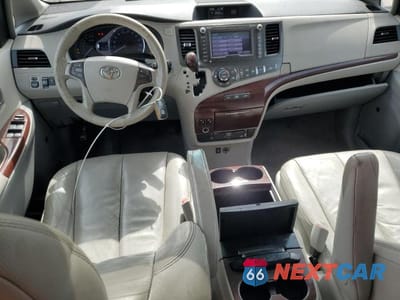 Zdjęcie 8 z 13 samochodu: 2011 TOYOTA SIENNA XLE VIN:5TDDK3DC8BS015802 - miniatura