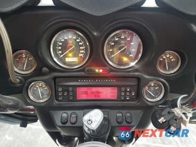 Zdjęcie 7 z 9 samochodu: 2011 HARLEY-DAVIDSON FLHTK VIN:1HD1KEM14BB660434 - miniatura