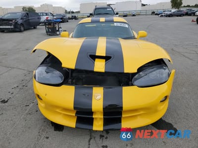 Piąte zdjęcie samochodu w środku: 2002 DODGE VIPER GTS VIN:1B3ER69E32V101036 - miniatura