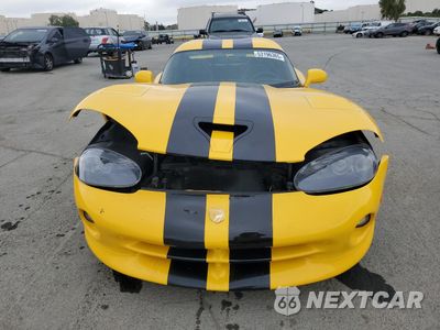 Piąte zdjęcie samochodu w środku: 2002 DODGE VIPER GTS VIN:1B3ER69E32V101036 - miniatura