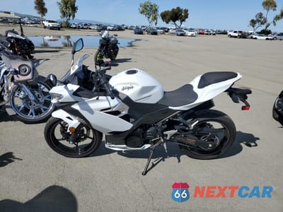 Trzecie zdjęcie samochodu z tyłu: 2023 KAWASAKI EX400 VIN:JKAEXKH1XPDAR7086 - miniatura