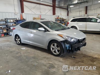 Czwarte zdjęcie samochodu z boku: 2013 HYUNDAI ELANTRA GLS VIN:5NPDH4AE2DH209647 - miniatura